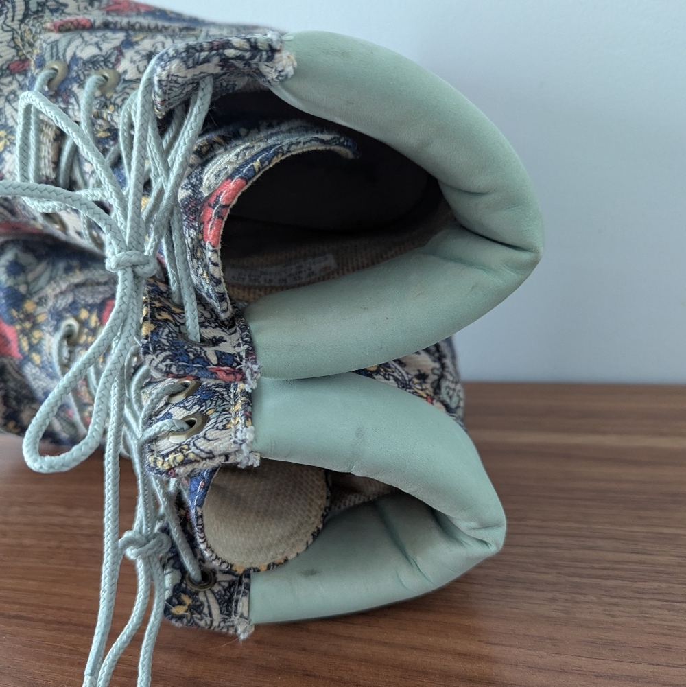 Timberland Limited Edition Women's Floral Boots Workboots Size 8.5 - Picture 9 of 12